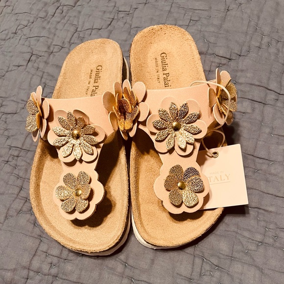 Giulia Palai Other - NWT Giulia Palai Girl’s Size 1 Soft Pink and Metallic Gold Floral Sandals